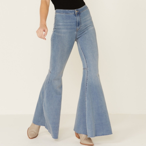 Free People We The Free Just Float On Flare Leg Jeans Size 32 Bellbottoms - Picture 1 of 13